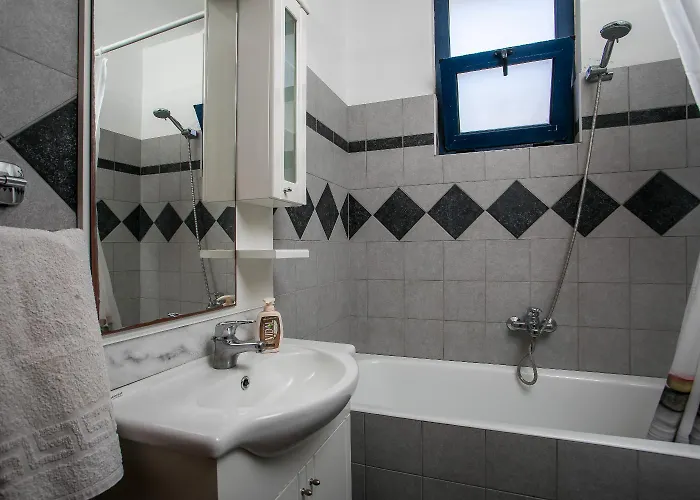 Driftwood עיר רודוס