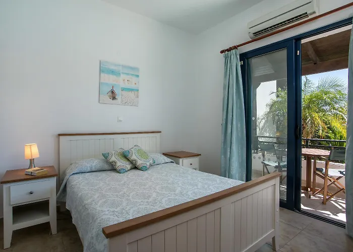 Driftwood Родос